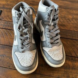 Nike Dunk High SE GS Light Bone Tumbled Grey Size 4.5y Sneakers DM1028-001